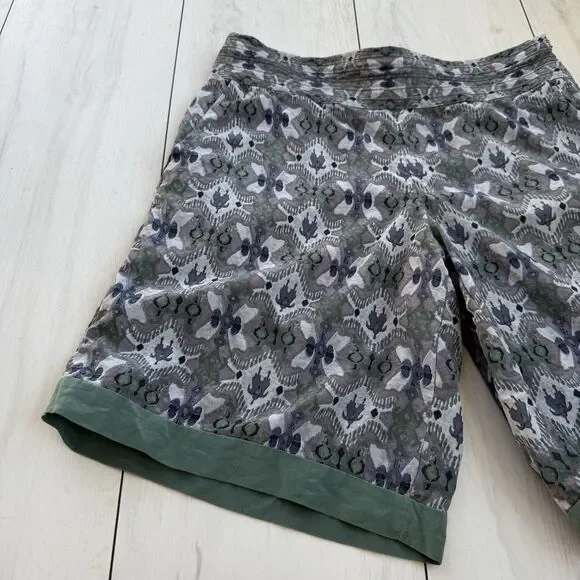 Tory Burch Merin Print Silk Shorts in Bedford Gray Womens Size 4 - Picture 3 of 13